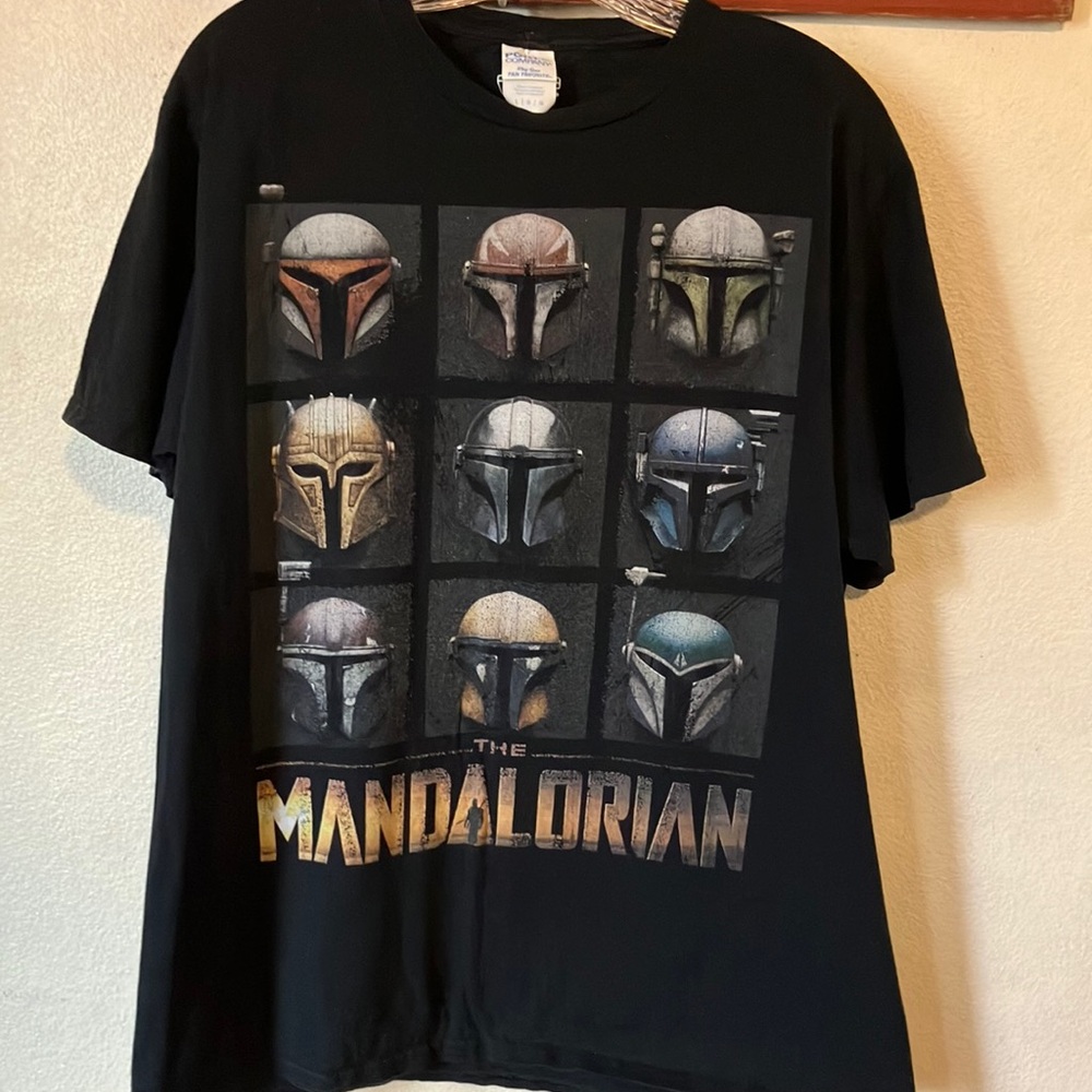 The Mandalorian Black Graphic Tee‎